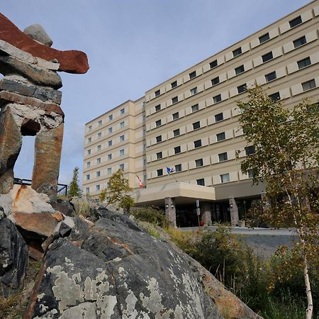The Explorer Hotel Yellowknife Exterior foto