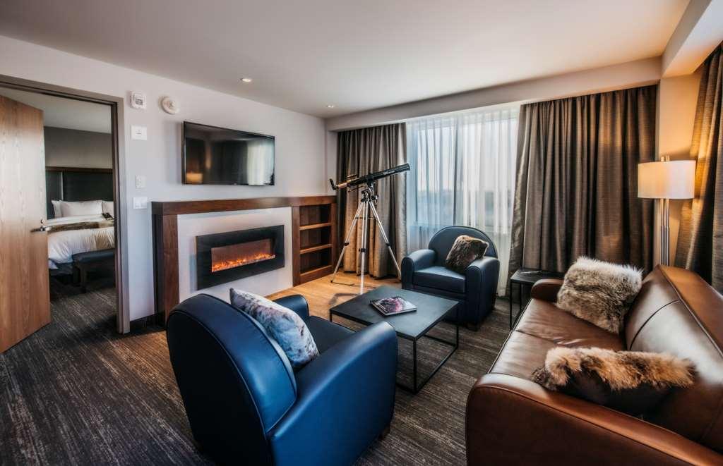The Explorer Hotel Yellowknife Exterior foto