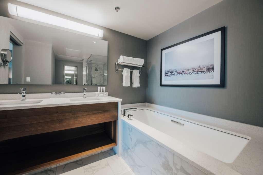The Explorer Hotel Yellowknife Exterior foto