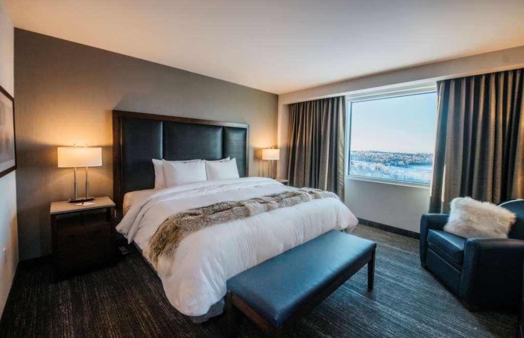The Explorer Hotel Yellowknife Exterior foto