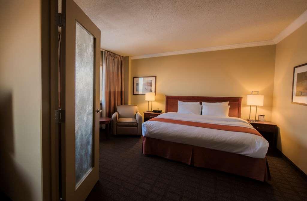 The Explorer Hotel Yellowknife Habitación foto