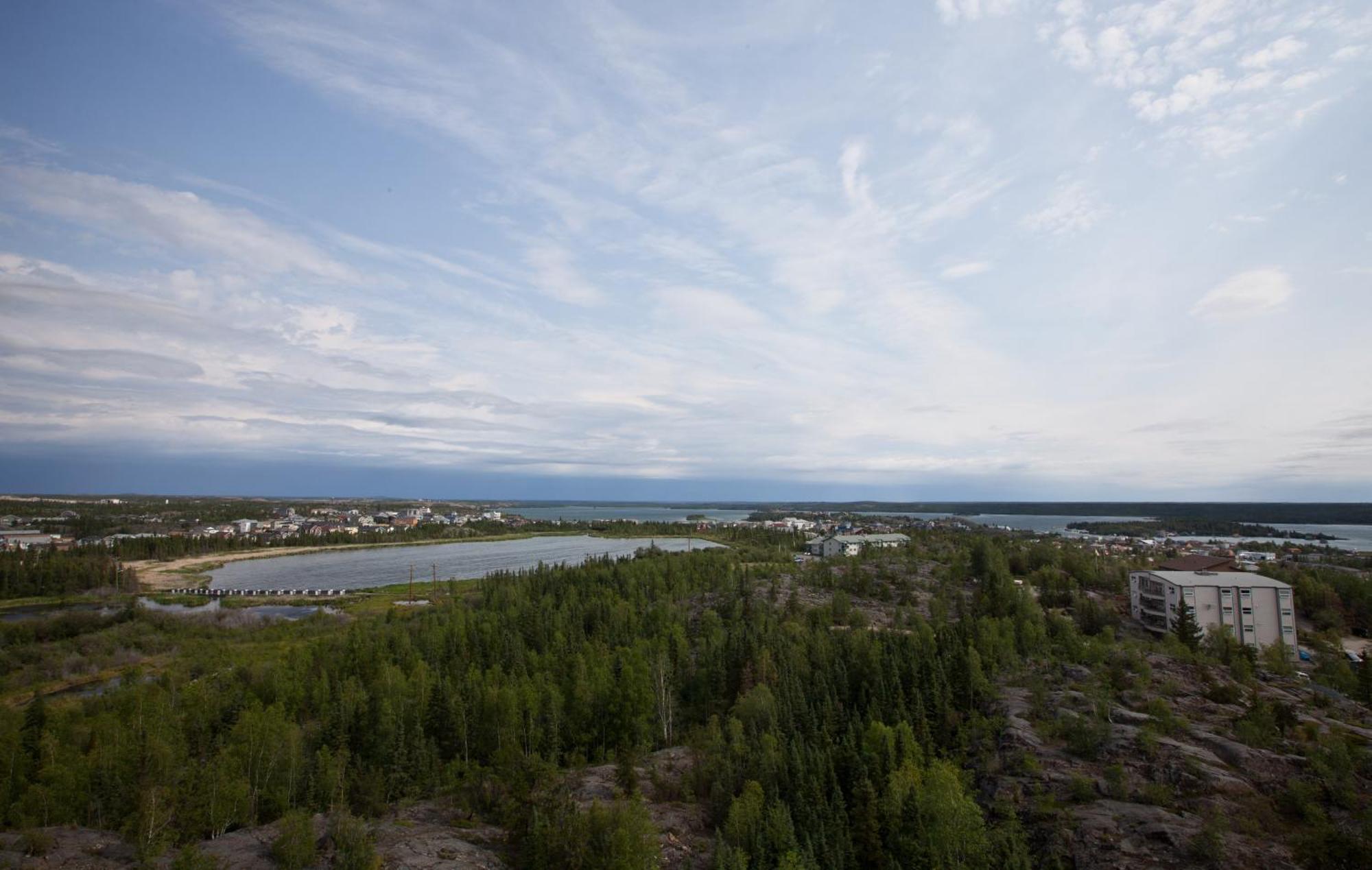 The Explorer Hotel Yellowknife Exterior foto