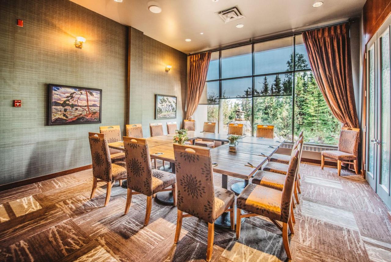 The Explorer Hotel Yellowknife Exterior foto